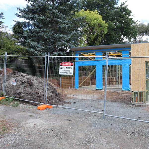 do you deliver and install temporary fencing and what's the cost for this in Elwin Illinois